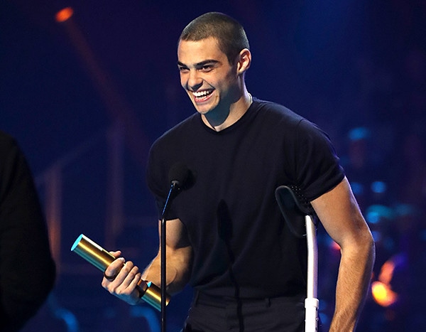 Noah Centineo Finds Out He S Funny At The 2019 People S